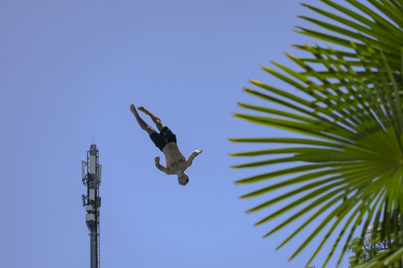 Lancy Cliff Diving en images