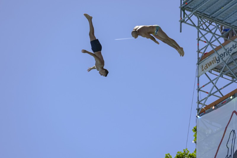 Lancy Cliff Diving en images