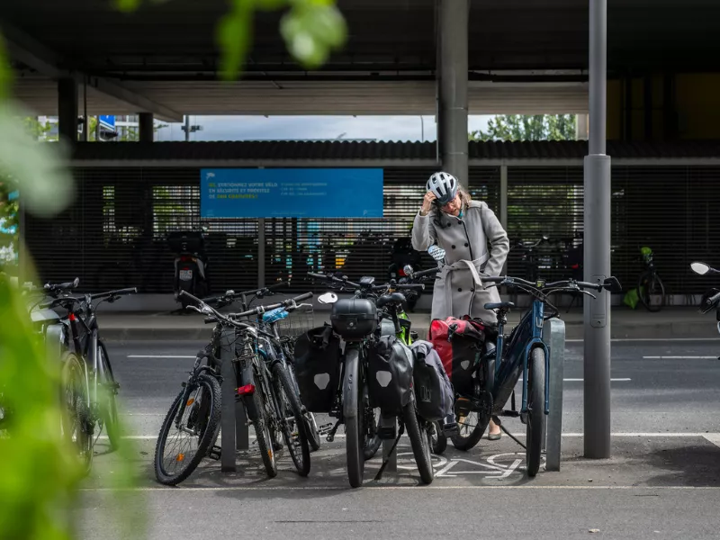 Salima Moyard prend son vélo
