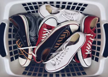 Chaussures propres, en bon état, par paires